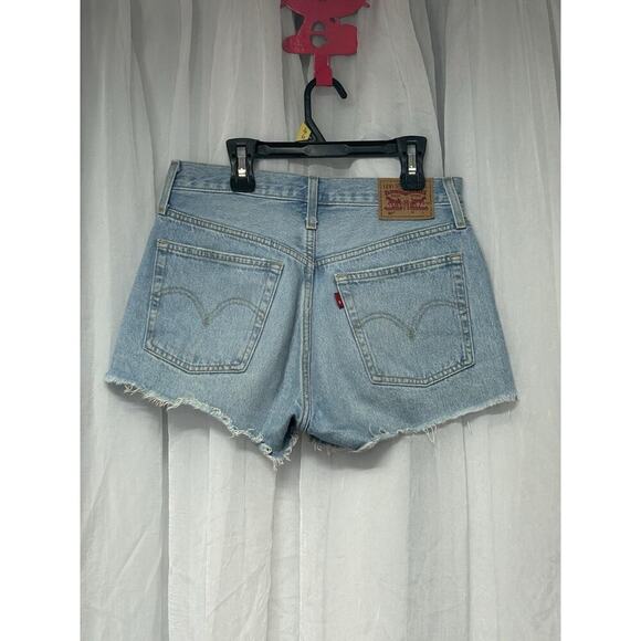 Levi’s 501 Shorts Women’s 26 Blue Denim High Rise Distressed Cut Off Button Fly - Picture 3 of 8